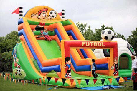 organizacja imprez dla dzieci - zjeżdżalnia piłkarska